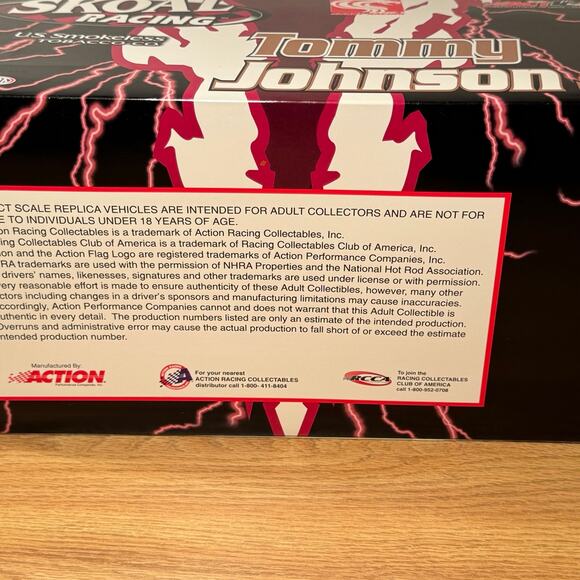 RARE 2002 Tommy Johnson Jr. Skoal Berry 1:24 NHRA Funny Car 1 OF 2000 NIB 1/24 - Picture 2 of 7